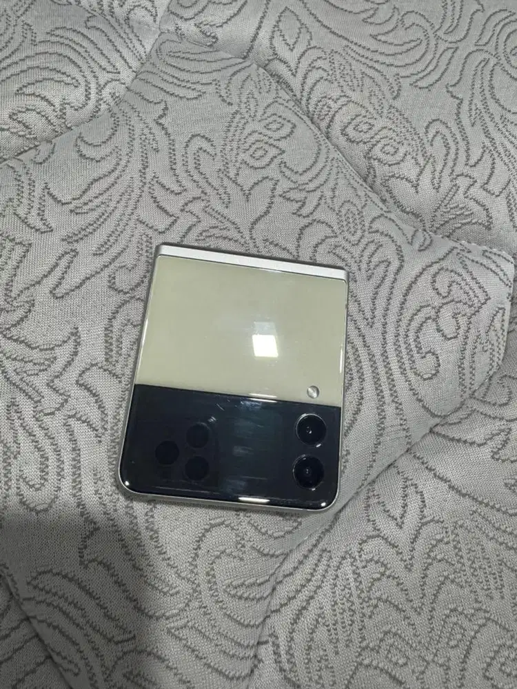 Samsung Flip 3 Ram 8/256 Sein Normal mulus fullset