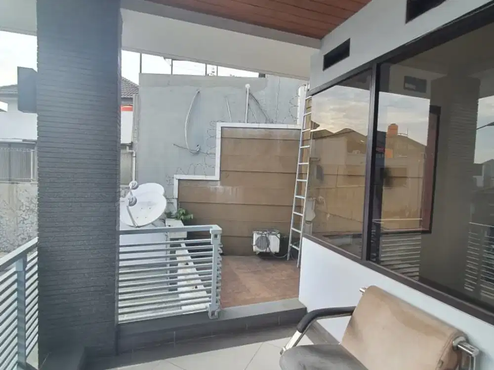 Rumah Tinggal Komplek Singgasana Pradana