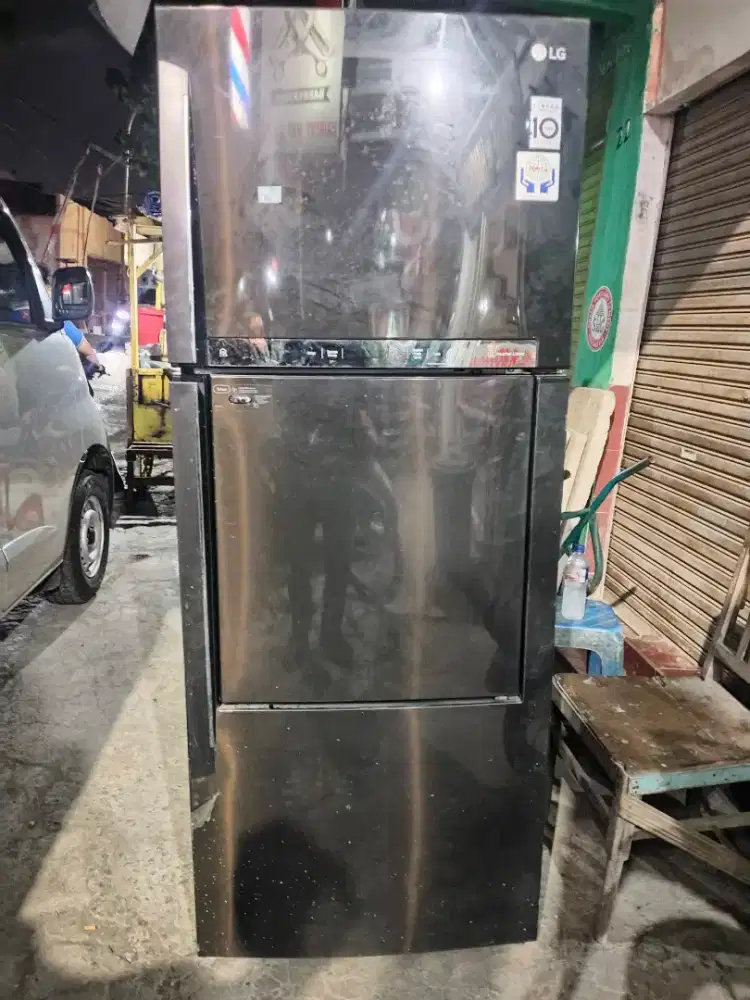 Lemari Es 2 pintu LG kondisi bagus normal dingin beku siap pakau