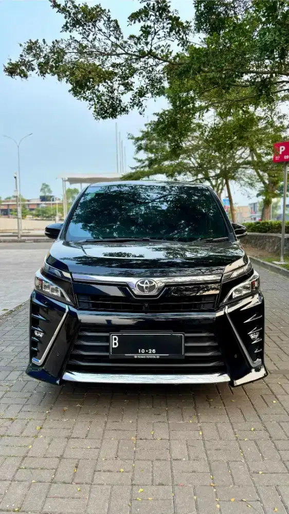 Toyota voxy 2.0 A/T 2021