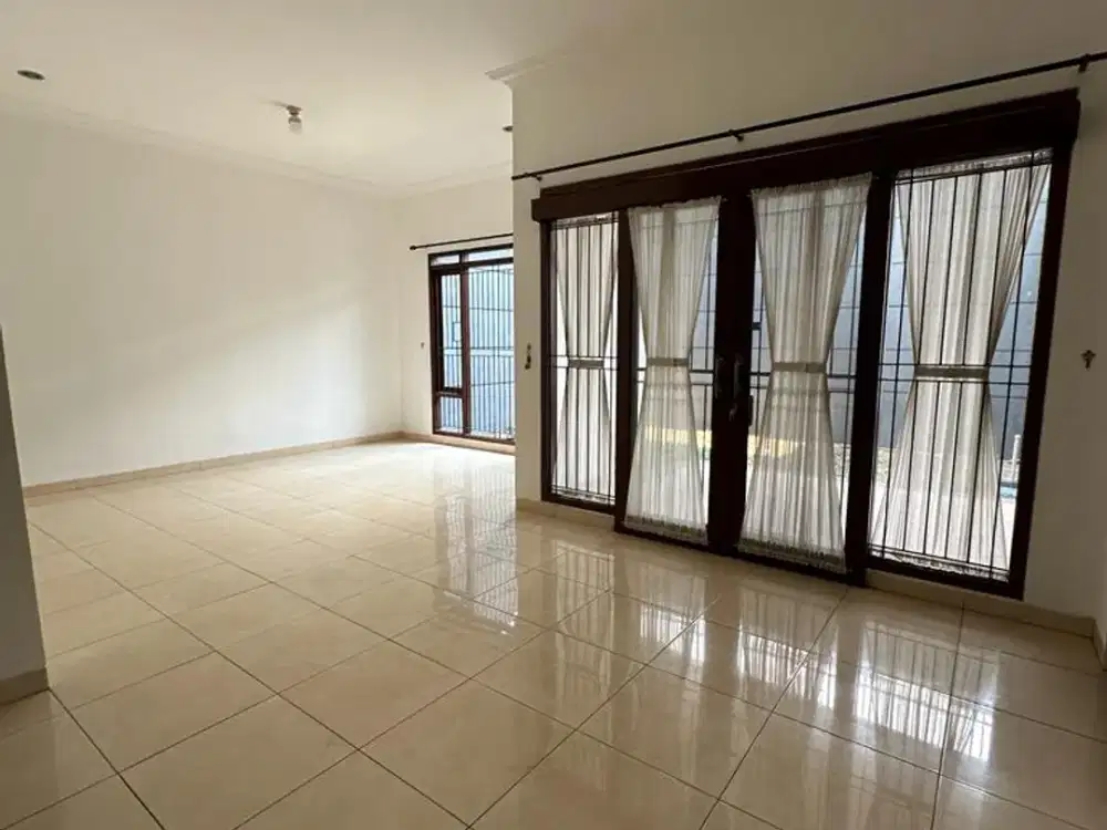 Rumah Bersih Siap Huni di Batununggal Indah