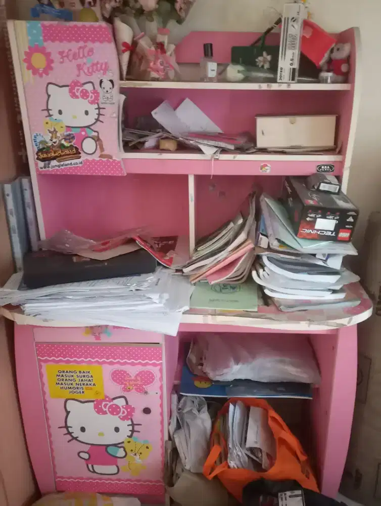 Meja belajar dan lemari anak hello kitty