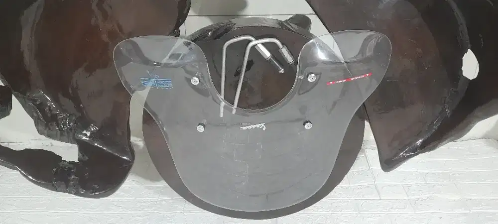 WIN SHIELD - MEDIUM GTS Original