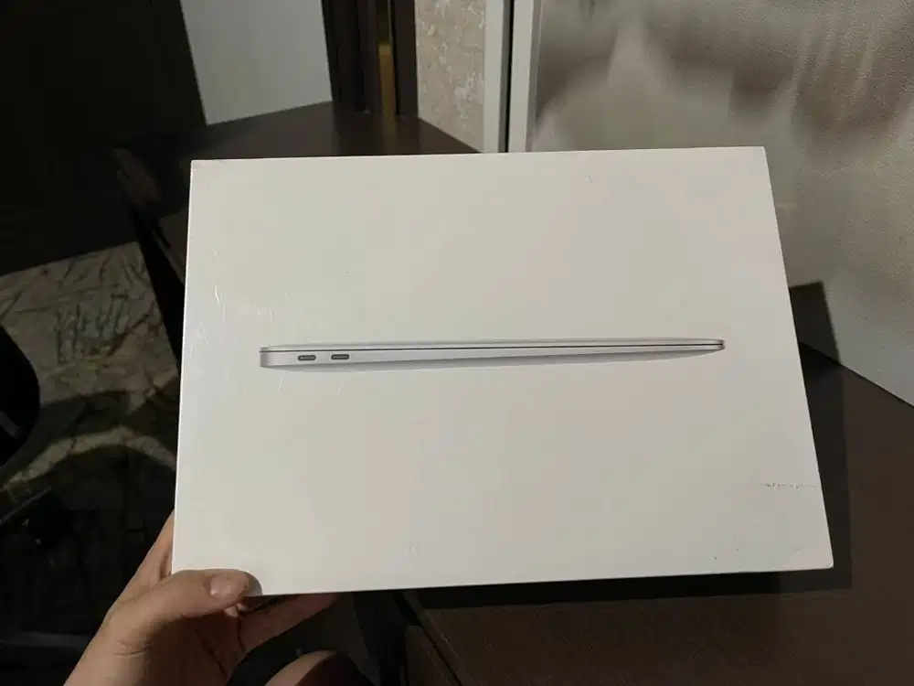 BNIB-APPLE MACBOOK AIR M1 CHIP 2020 -13 INCH - 8GB - 512GB - SILVER