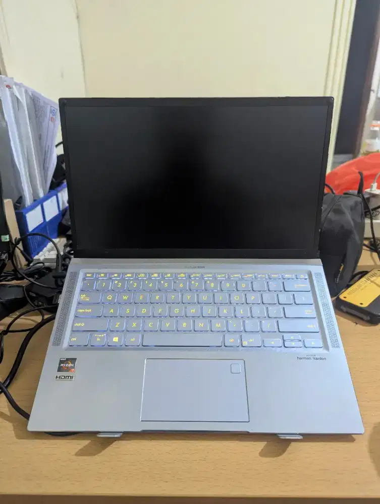 ASUS ZenBook 14 FHD RAM 8GB SSD 1TB Ryzen 7 Gen 3 3700U 100% sRGB