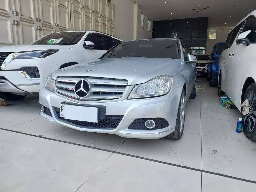 MERCEDES BENZ MERCY C200 W204 CGI AVANTGARDE 1.8 AT MATIC TAHUN 2012