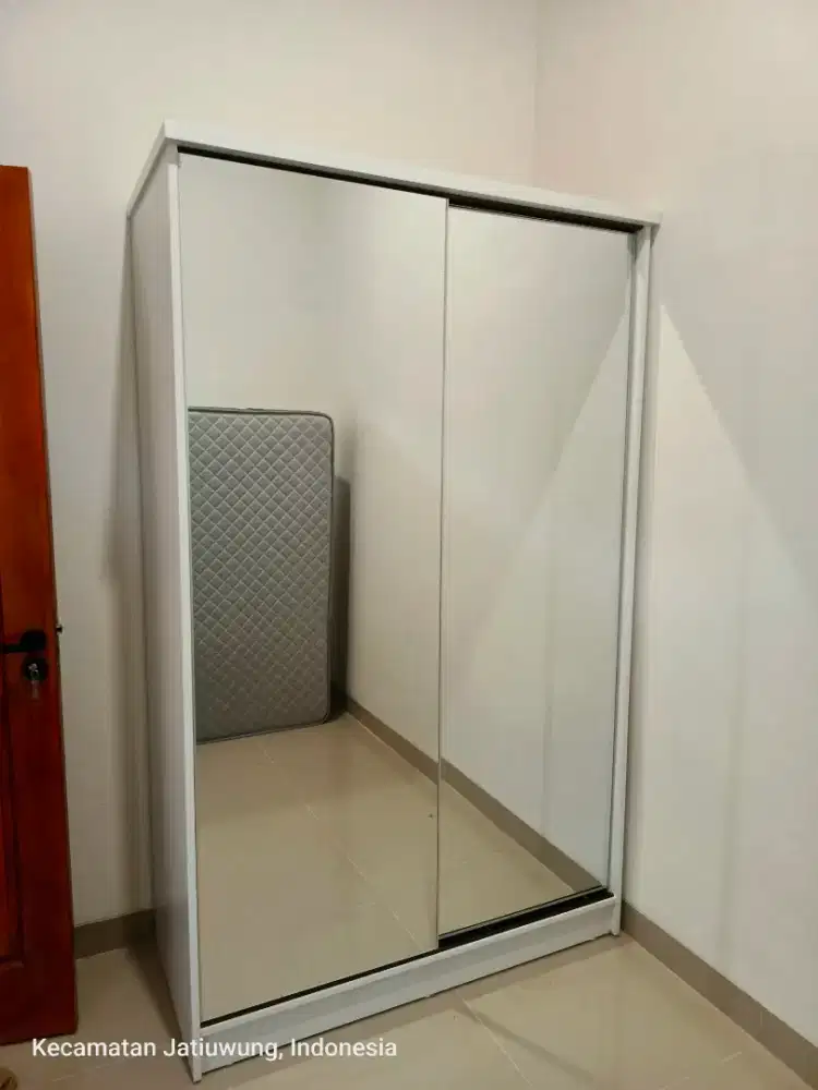 Lemari pintu geser