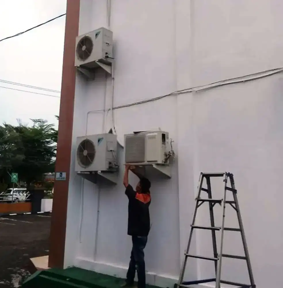 Service Ac,Kulkas,Pompa Air,Mesin Cuci dan Bongkar Pasang AC.