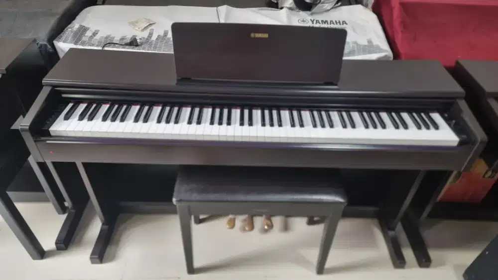 Piano digital yamaha arius ydp 144