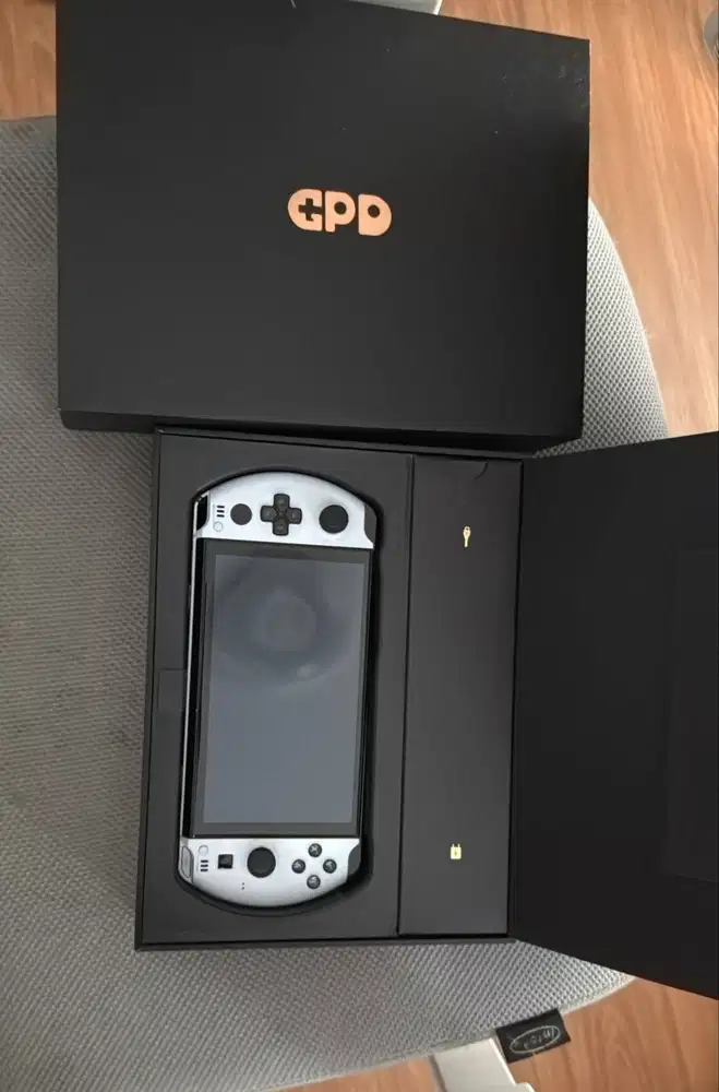 GPD WIN 4 Ryzen 7 8840U handheld gaming PC