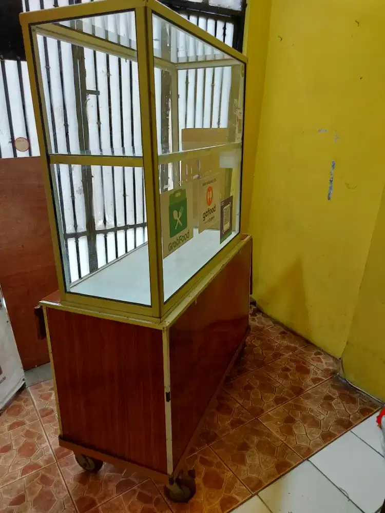 ETALASE TOKO KACA RODA BEKAS