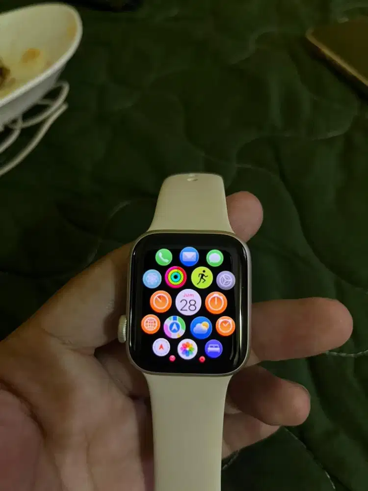 Apple watch SE 3 Like new