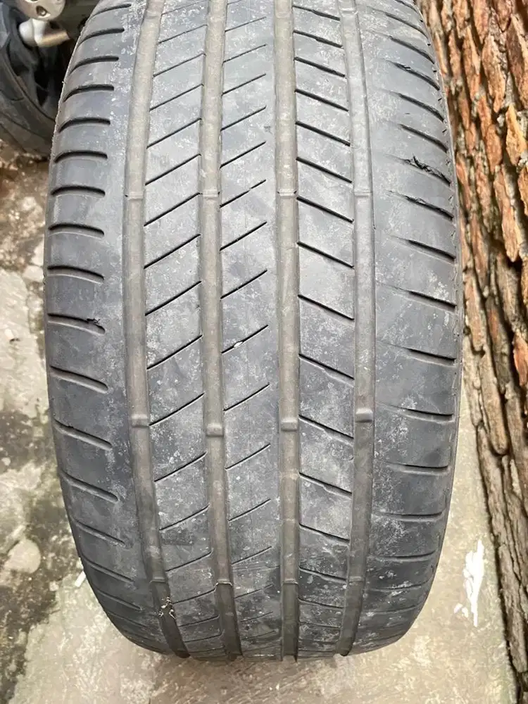 Brigston alenza rft 275/45R20 tahun 2024