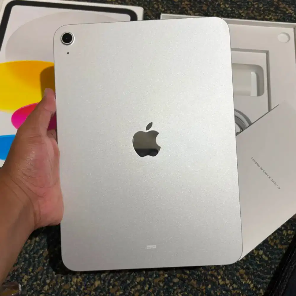 iPad Gen 10 64 Silver iBox PA/A
Lengkap Mulus Normal Like New