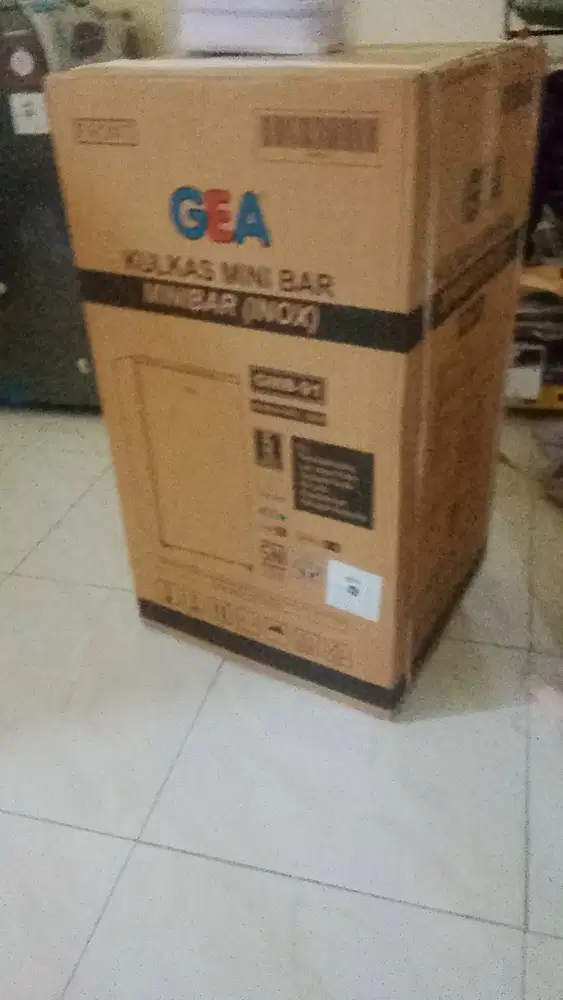 Kulkas mini merek gea (minibar) 1pintu