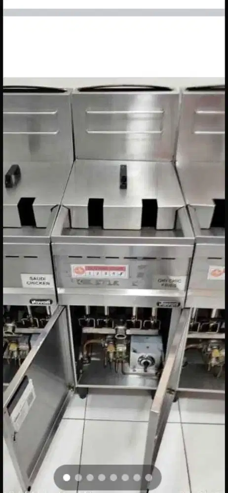 FRYER GFE 40/*400x735x1076/1126 MM*