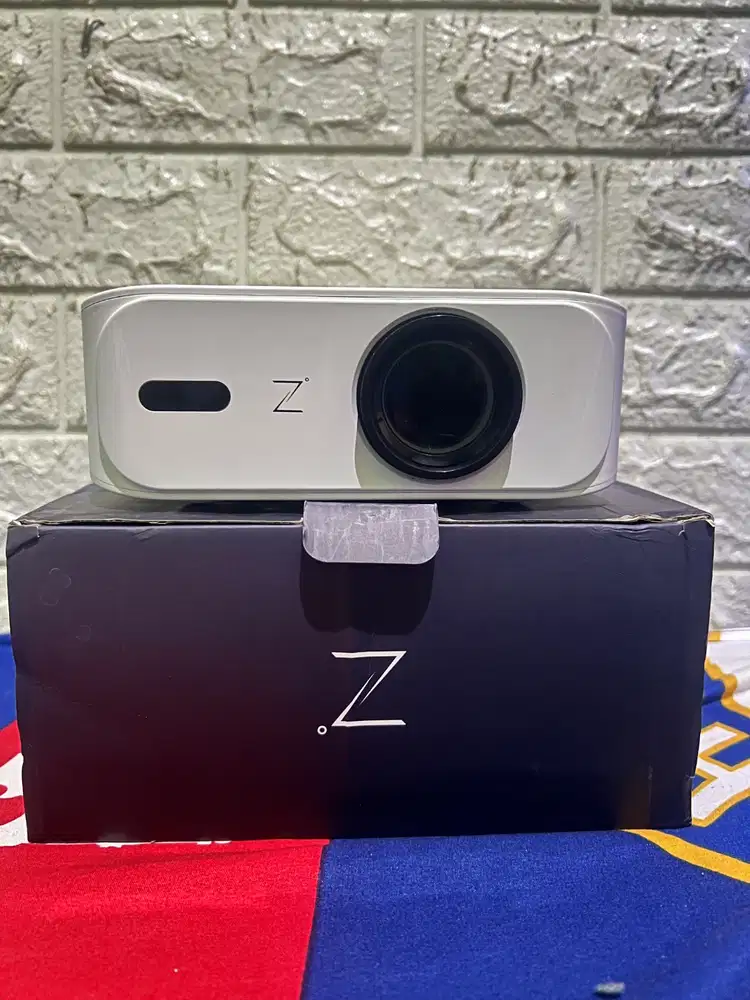 EZZRALE EZ330 330 ANSI Full HD 1080P Kondisi fisik mulus, fungsi norml