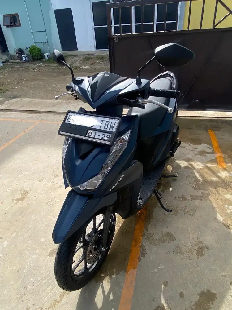 JUAL BEAT DELUXE 2024 km 14.000