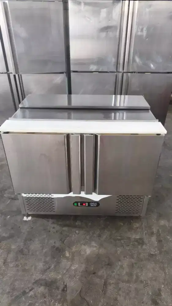 Undercounter chiller salad

Merk GEA 
ModelSC-03-2D
Uk 115×70×86.   