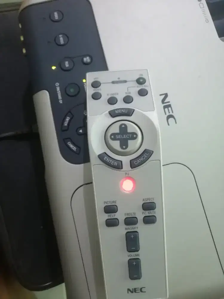 Proyektor NEC Nyala tapi gak keluar menu
