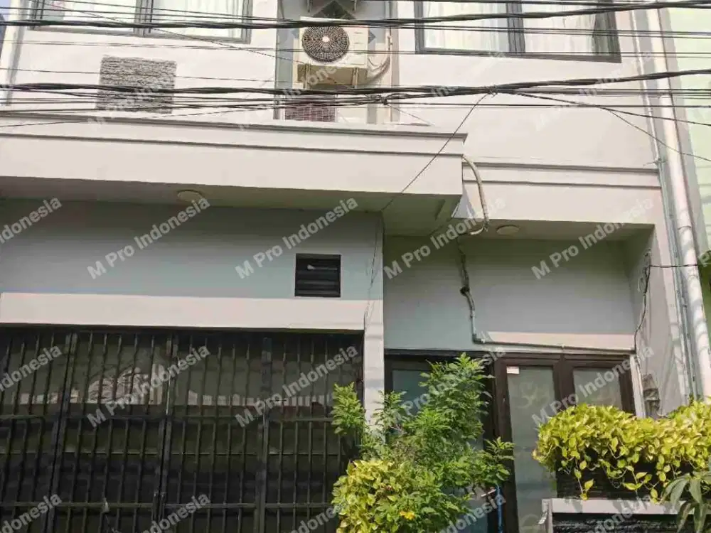 Harga Miring Rumah Sangat Siap Huni di Tebet, Jalan 2 mobil
