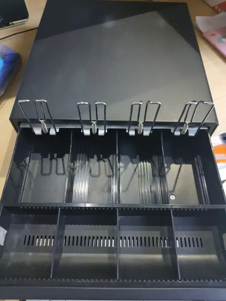 Bagus banget..cash drawer merk Iware 1 set termasuk printer
