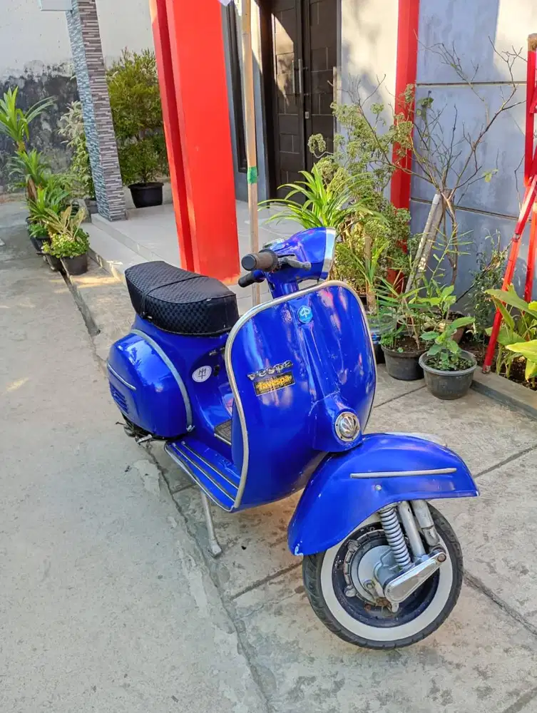 vespa super 1974 warna biru