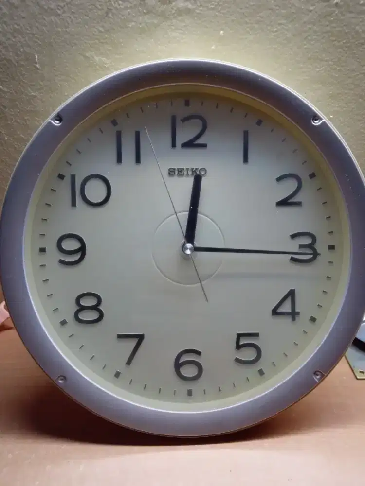 Jam Dinding Merk Seiko
