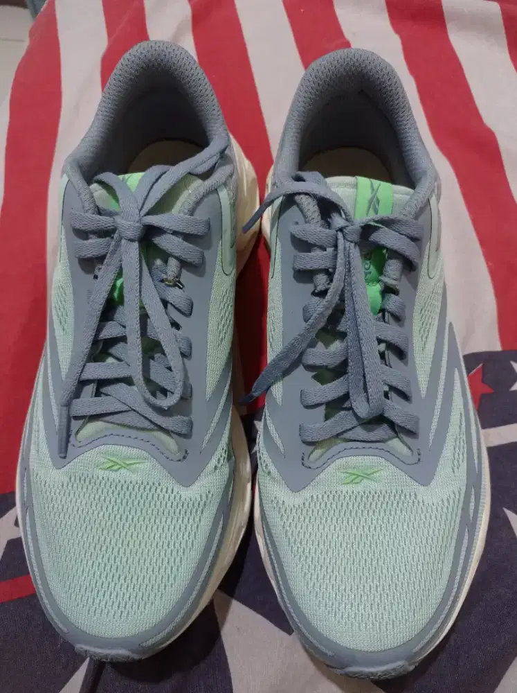 Sepatu running reboox original Like new UK 39