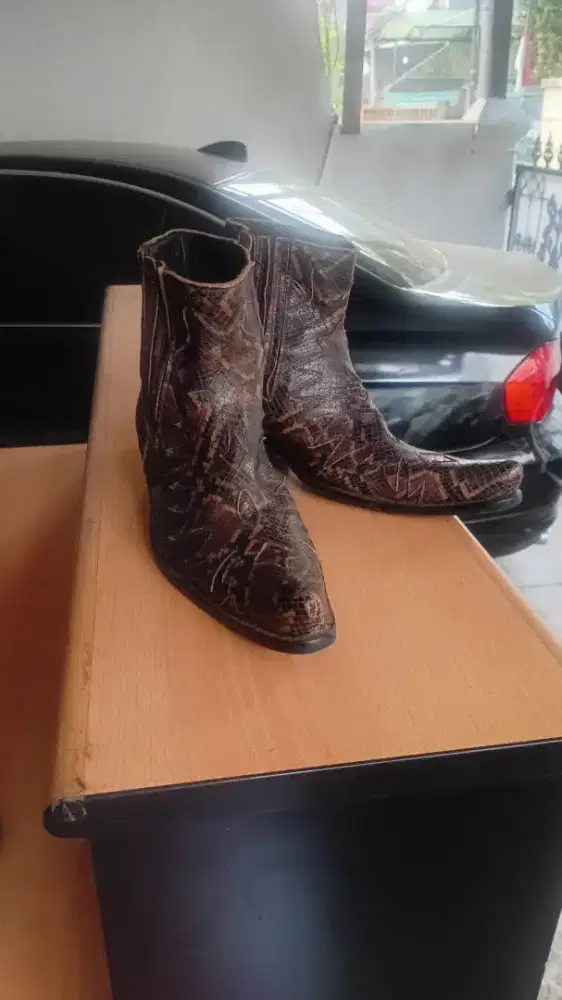 Sepatu Koboi Motif Ular