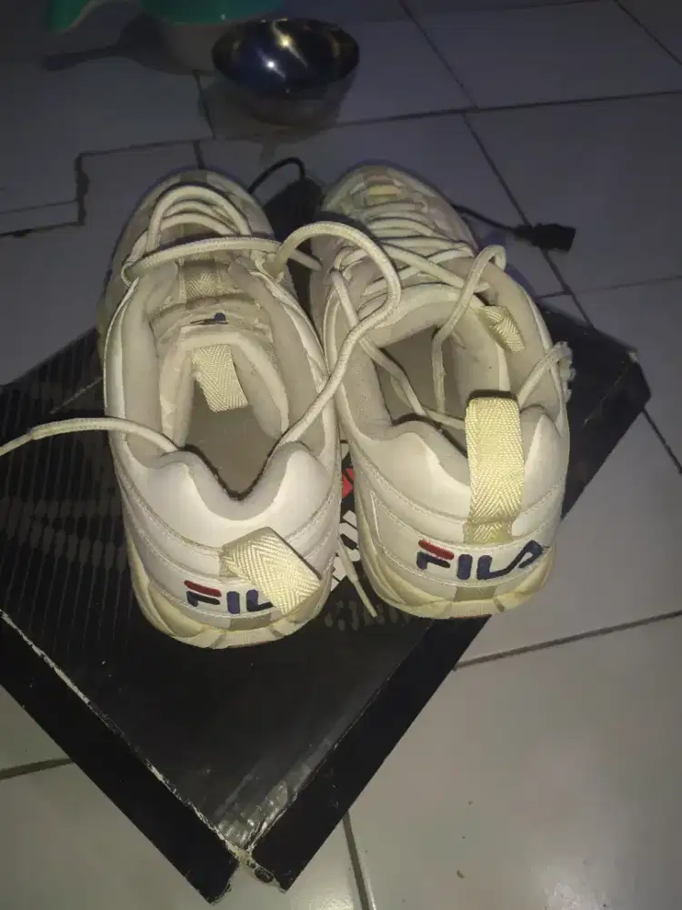 Sepatu filla bekas layak pake