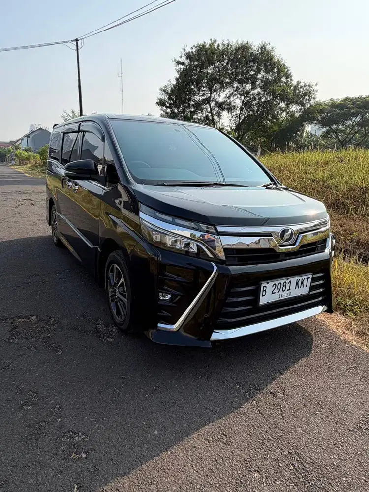 Toyota Voxy 2.0 2018  KM. 60 ribu