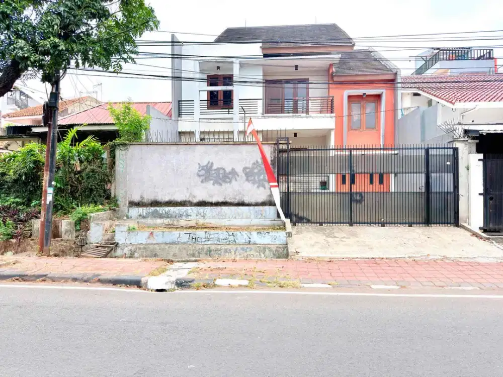 Jual Rumah Kompleks Split Level 204m² di Bukit Duri Manggarai