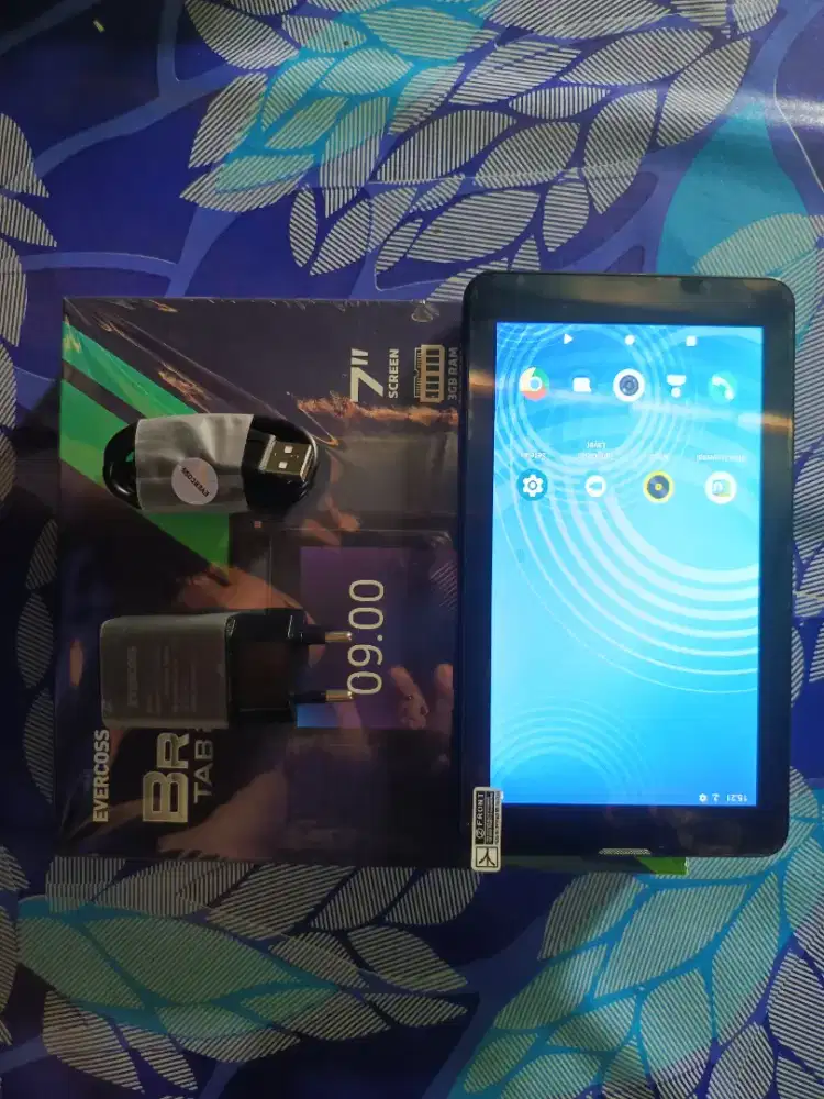 Jual hp tablet baru Evercoss x7 ram 3/32 layar 7 inch ada kotak hp cis