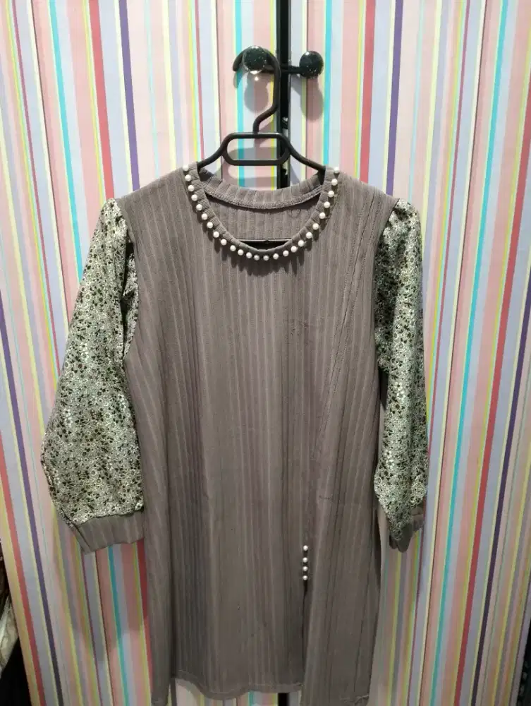 Baju dusty ungu motif tangan bunga  cocok untuk bepergian