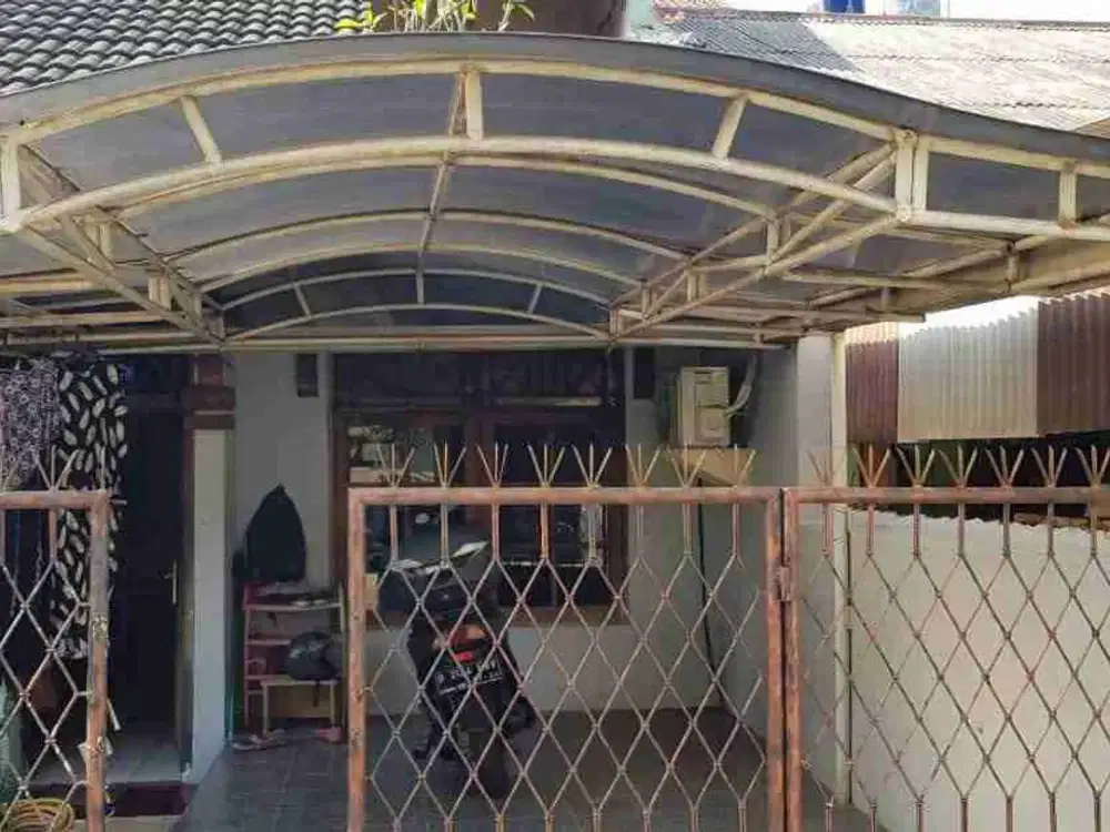 DIJUAL RUMAH SIAP HUNI 2 LANTAI LOKASI STRATEGIS