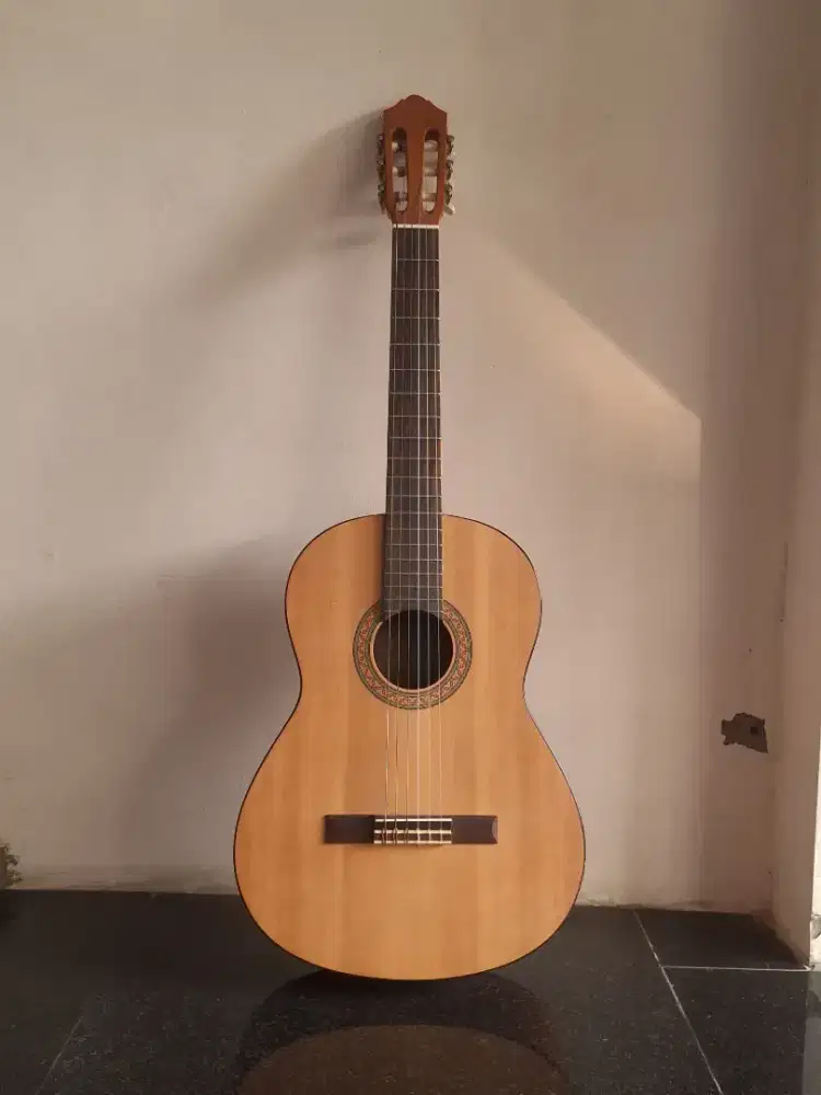 Gitar akustik Yamaha C30M