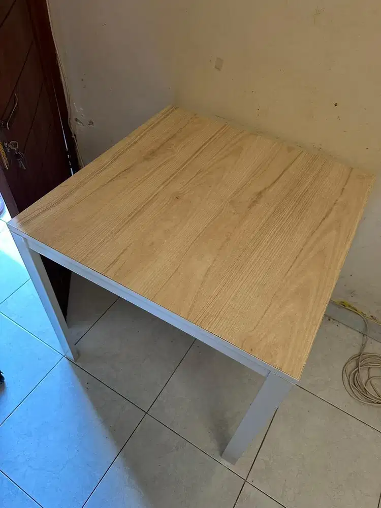 IKEA meja makan minimalis kaki besi