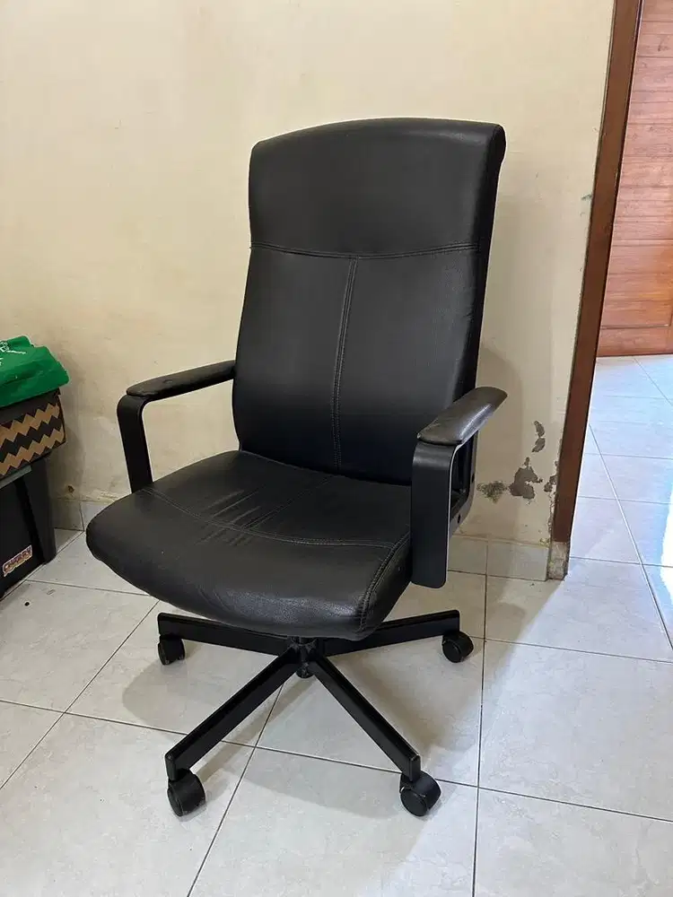 IKEA millberget kursi kerja atau kursi kantor hitam