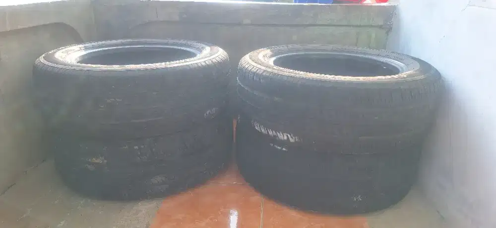 Dijual satu set (4 buah) ban bekas merek GT Radial