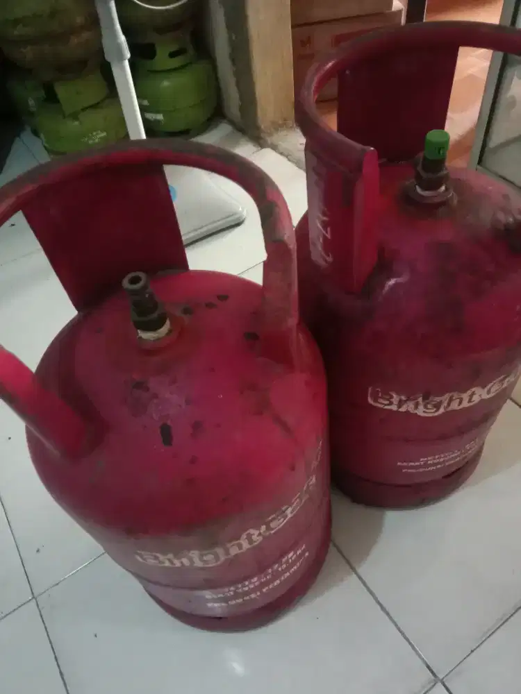 Dijual 2 buah tabung gas 12 kg