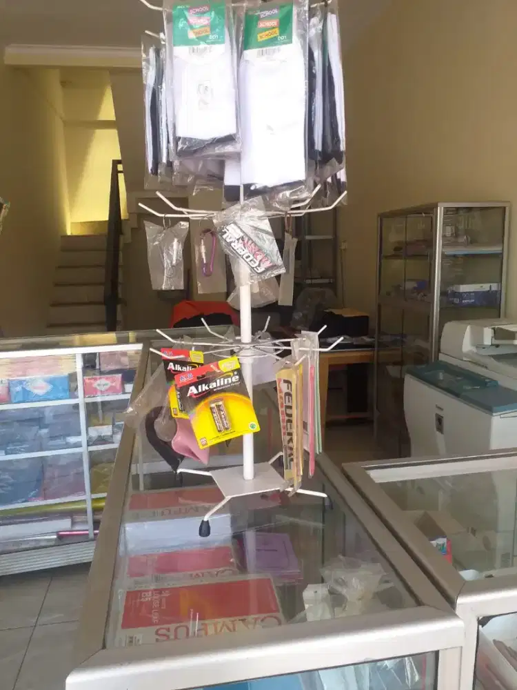 Di jua Peralatan usaha Alat tulis Sekolah dan Kantor serta etalase
