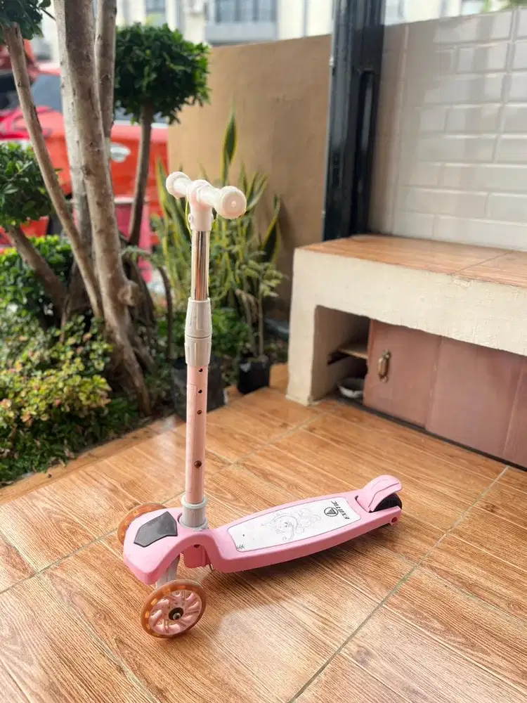 Dijual Skuter anak Pink