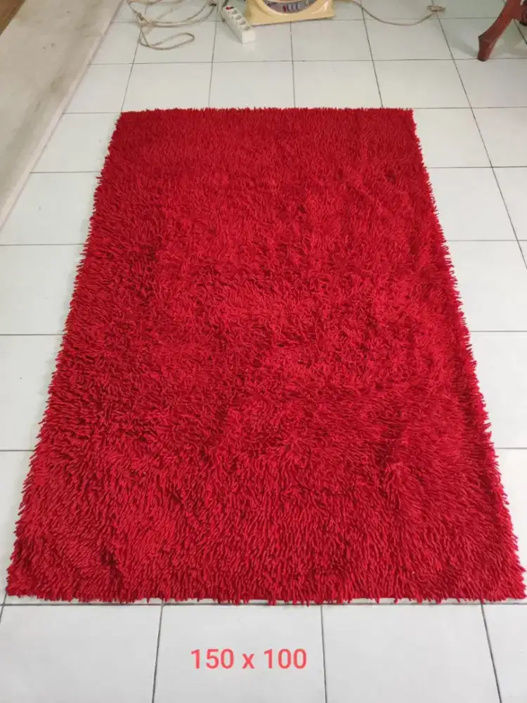 Karpet bulu bekas