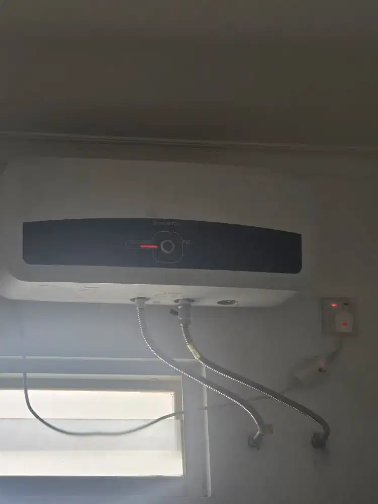 Water heater ariston 20 L