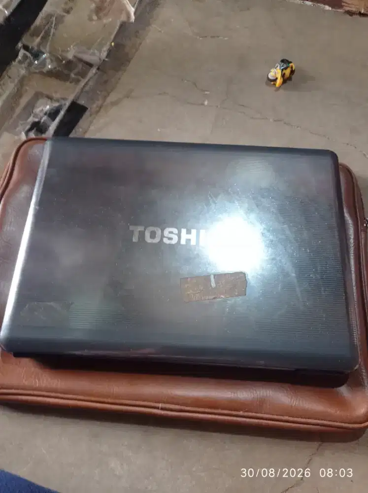 Bismillah numpang jualan barang kali ada yang minat laptop