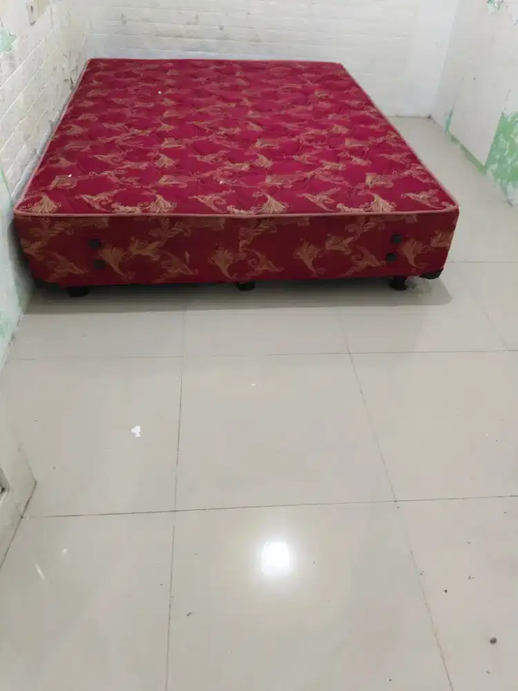 Spring bed bekas