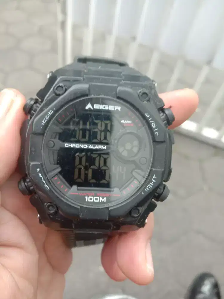 jam eiger hitam