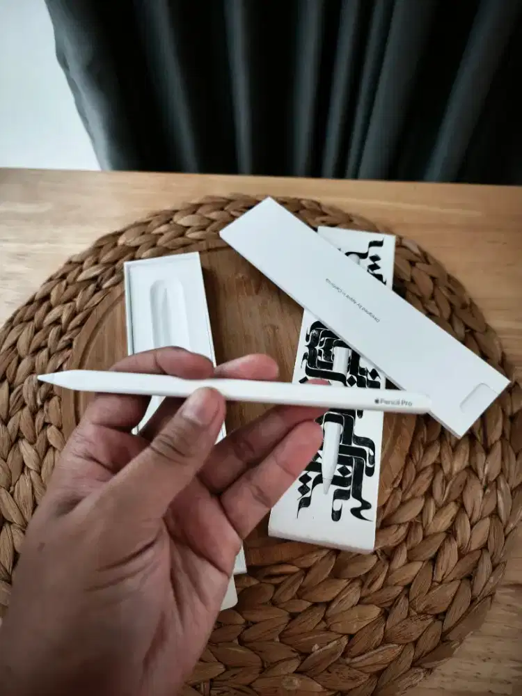 DIJUAL Apple Pencil Pro (Pembelian 2024) Mulus Like New