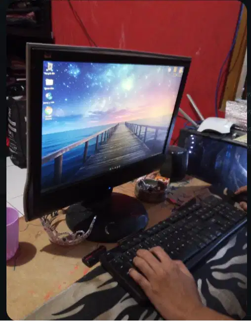 JUAL 1 SET  LENKAP KOMPUTER SIAP PAKAI